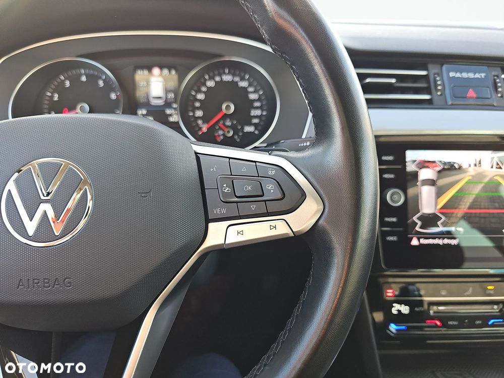 Volkswagen Passat - 29