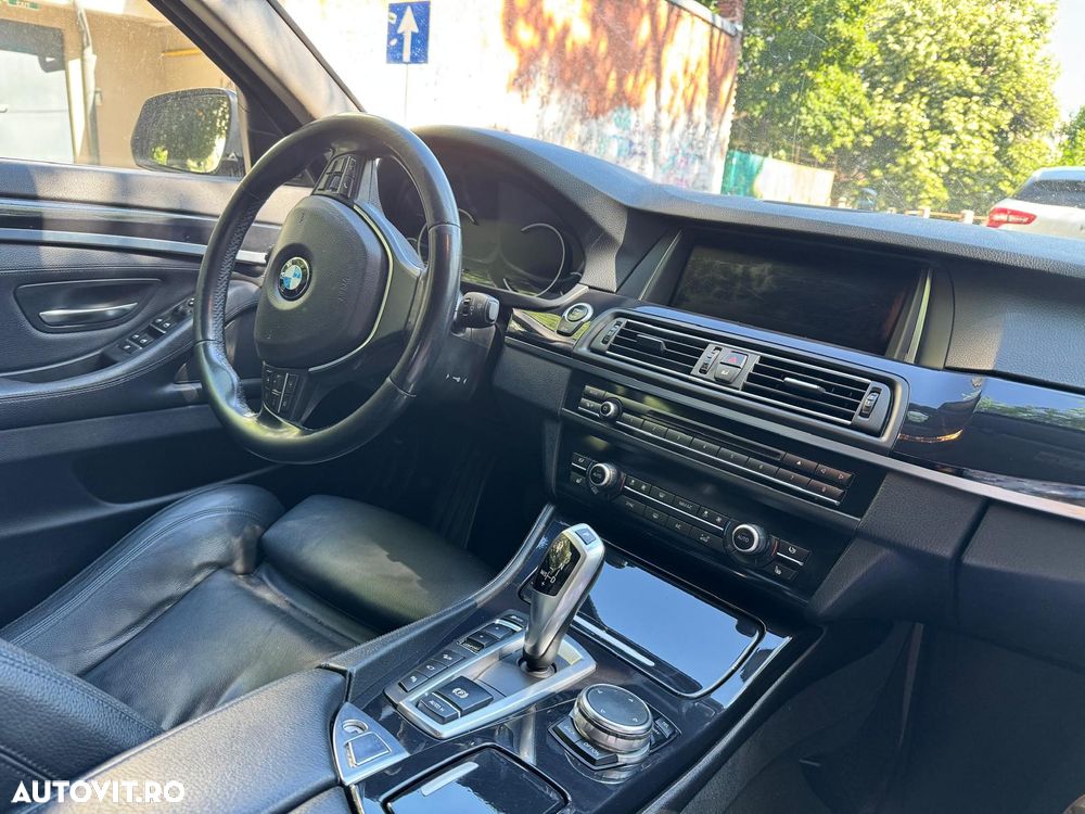 BMW Seria 5 525d xDrive - 10