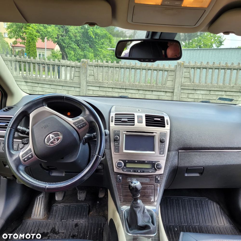 Toyota Avensis 1.8 Style - 15