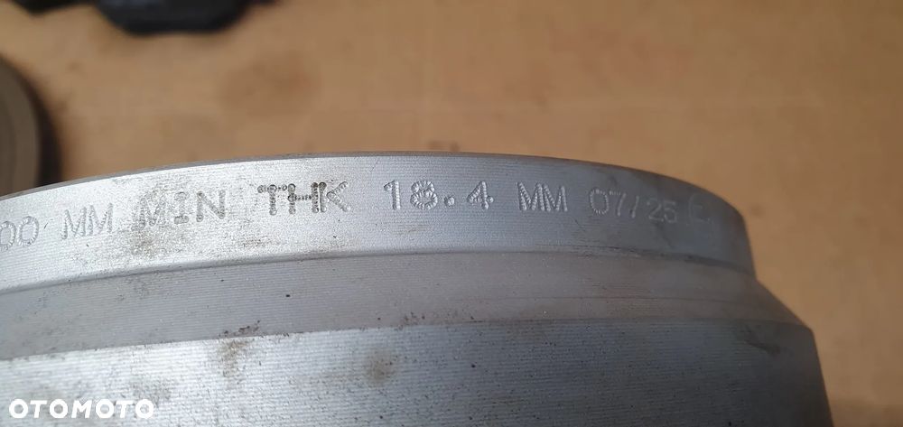 Tarcze hamulcowe tył tylne klocki BMW X1 E84 2.0D - 11