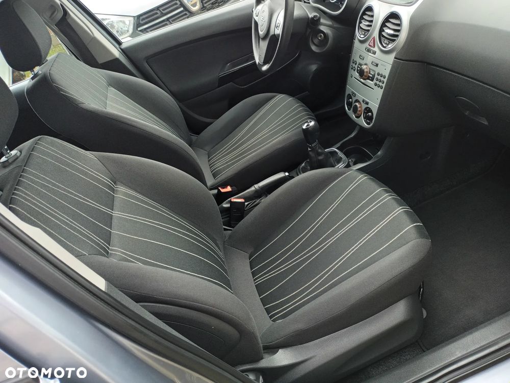 Opel Corsa 1.2 16V Essentia - 27