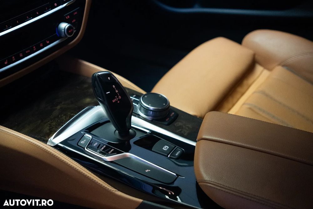 BMW Seria 5 520d xDrive AT - 15