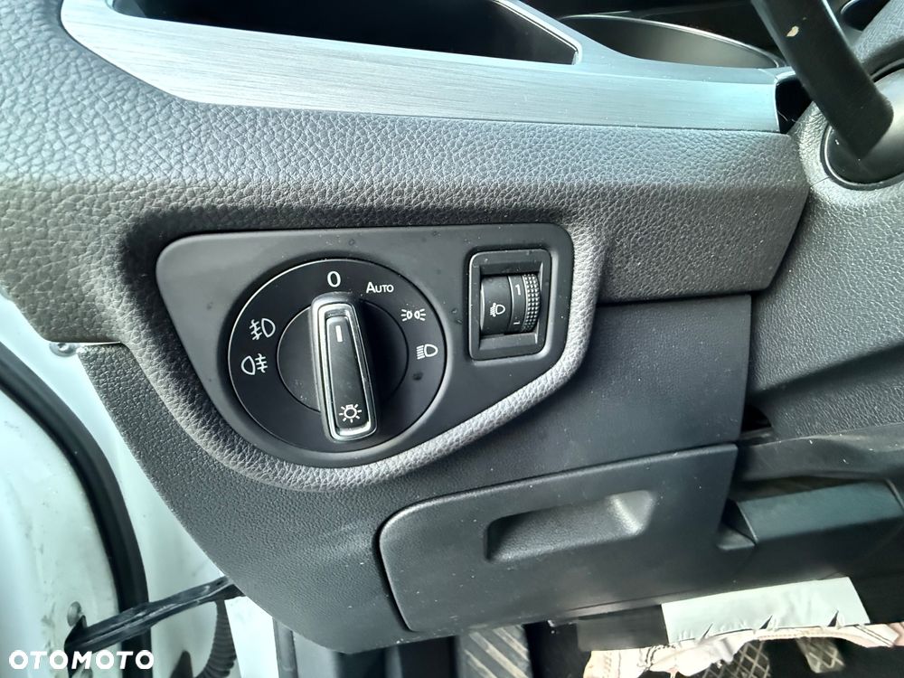 Volkswagen Touran 1.6 TDI SCR (BlueMotion Technology) DSG Comfortline - 25