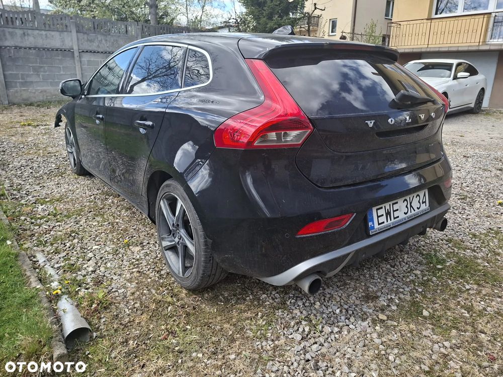 Volvo V40 D2 R-Design - 3