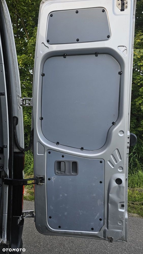 Mercedes-Benz Sprinter - 32