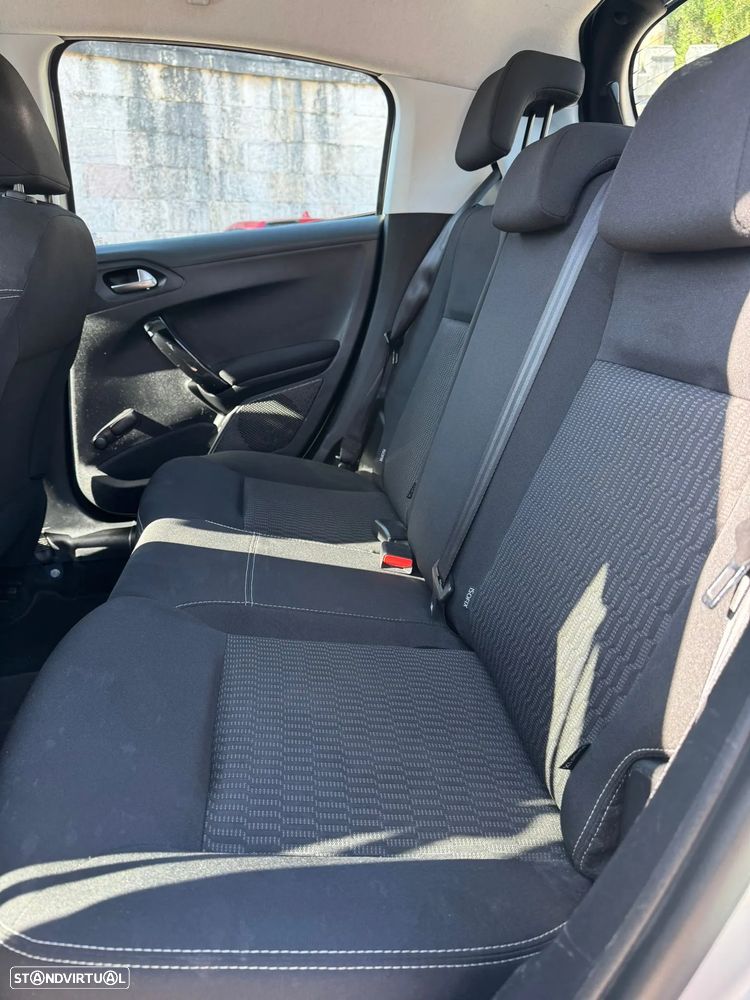 Peugeot 208 1.2 PureTech Active - 10