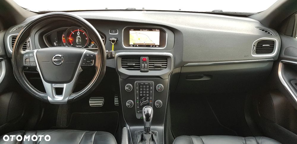 Volvo V40 D3 Geartronic RDesign - 18