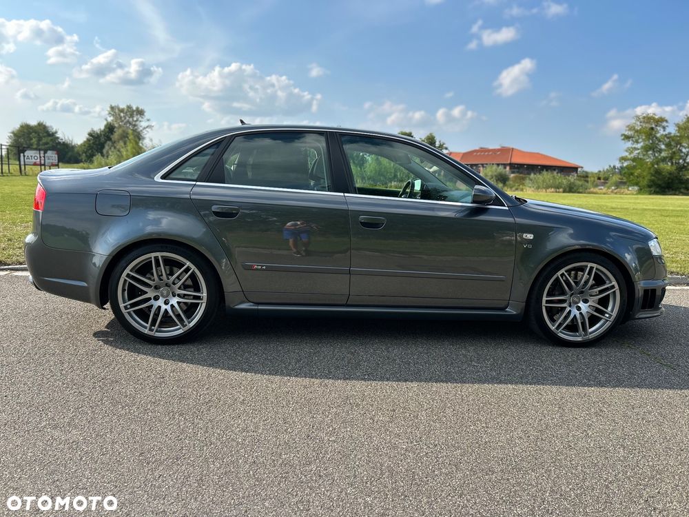 Audi RS4 Limousine - 3