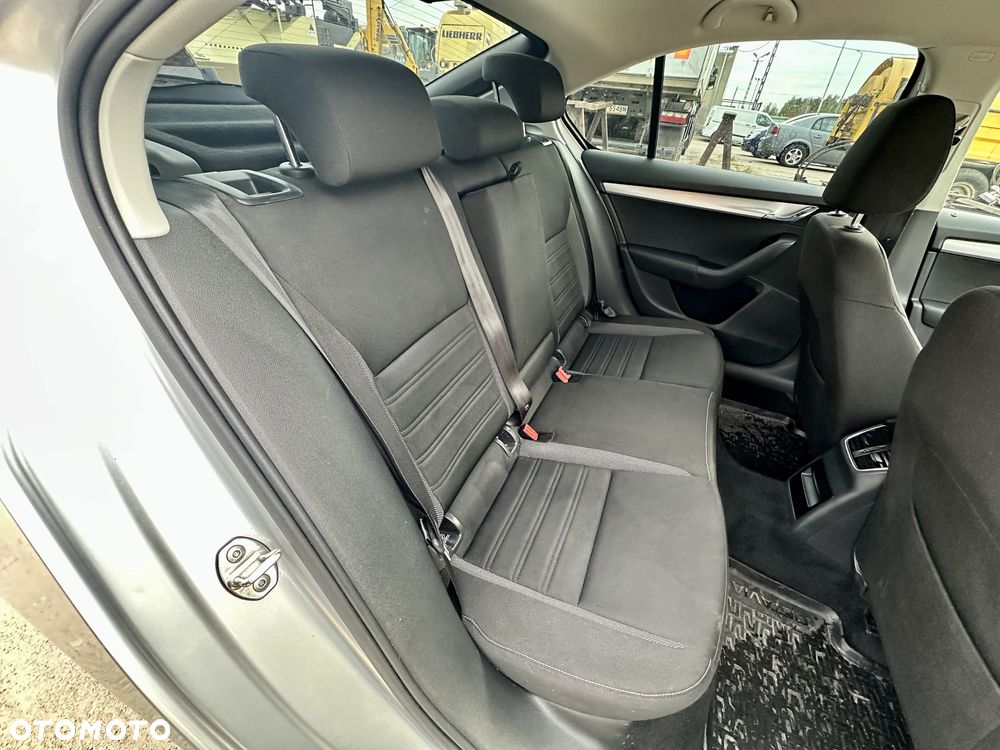 Skoda Octavia 1.4 TSI Ambition - 11