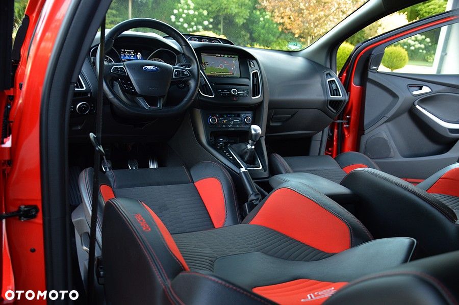 Ford Focus 2.0 EcoBoost ST mit Leder-Sport-Paket - 26