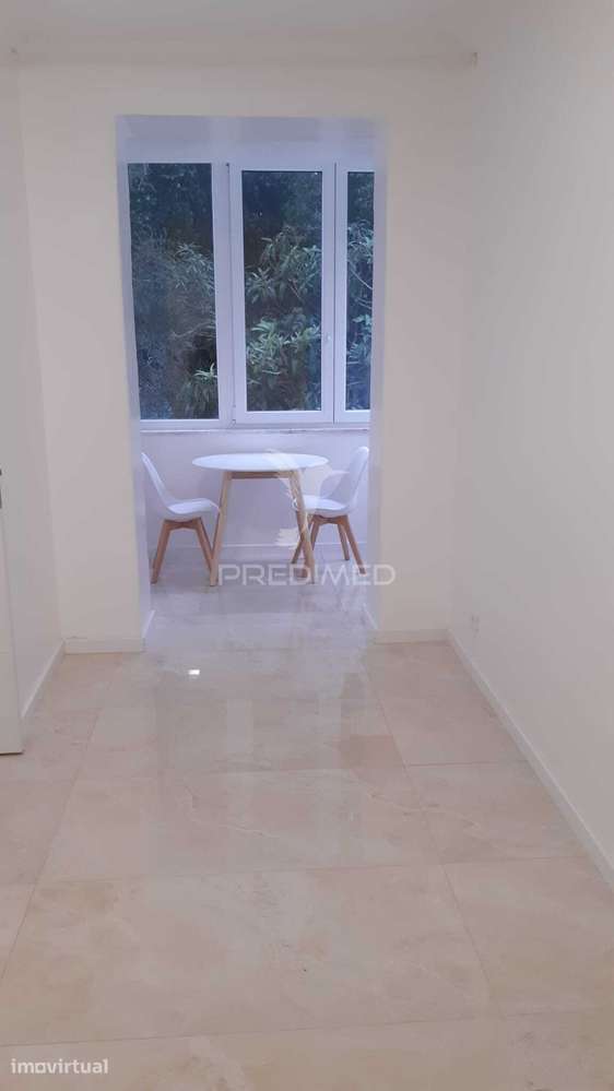 Apartamento T2 com varanda no Estoril - Grande imagem: 4/17