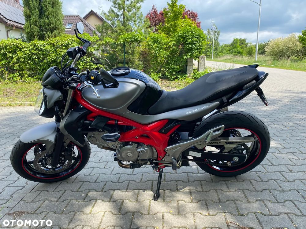 Suzuki Gladius - 5