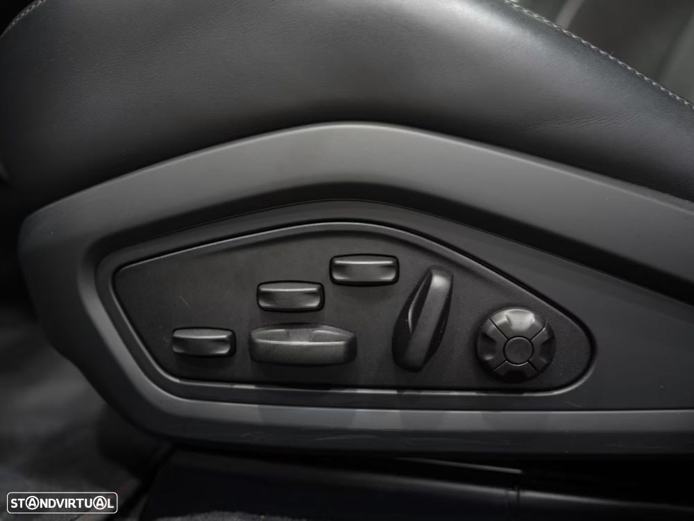 Porsche Taycan Sport Turismo - 11