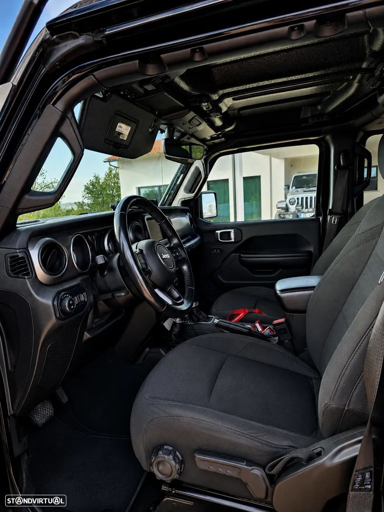 Jeep Wrangler Unlimited - 2