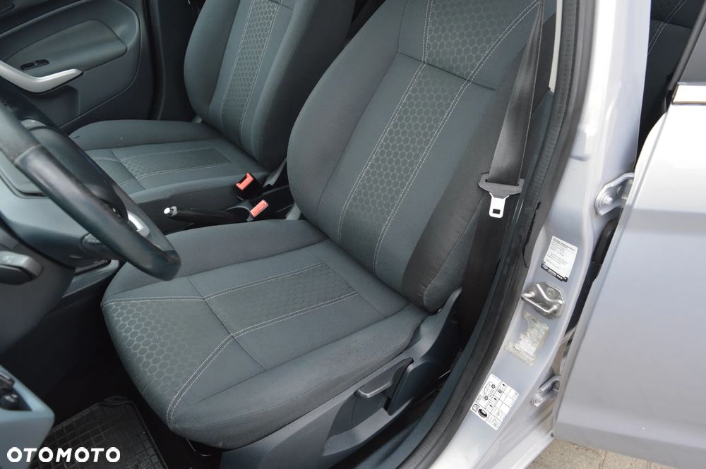 Ford Fiesta 1.6 TDCi Champions Edition - 14