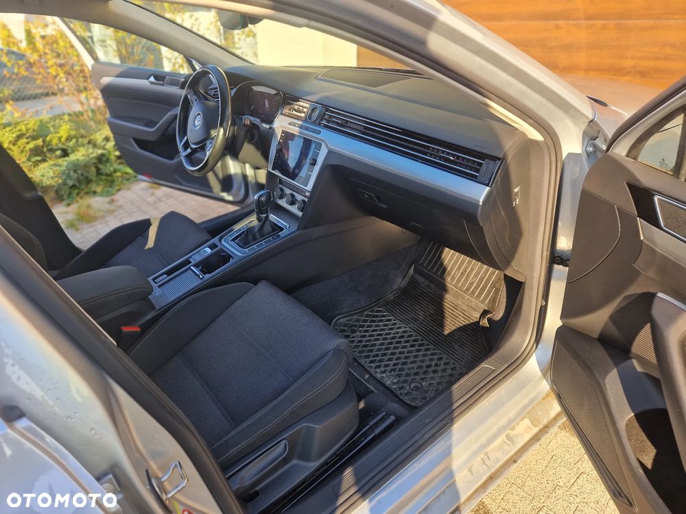 Volkswagen Passat 2.0 TDI DSG (BlueMotion Technology) Comfortline - 9