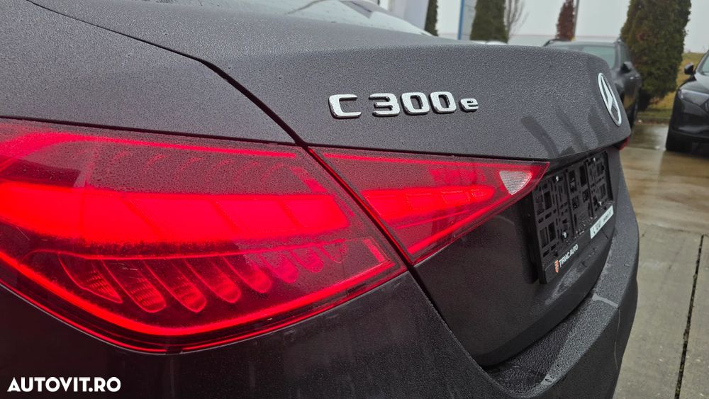 Mercedes-Benz C 300 e 4MATIC 9G-TRONIC - 9