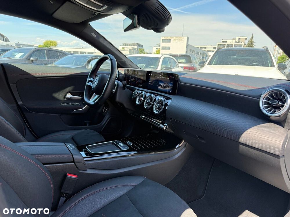 Mercedes-Benz CLA 180 AMG Line 7G-DCT - 24