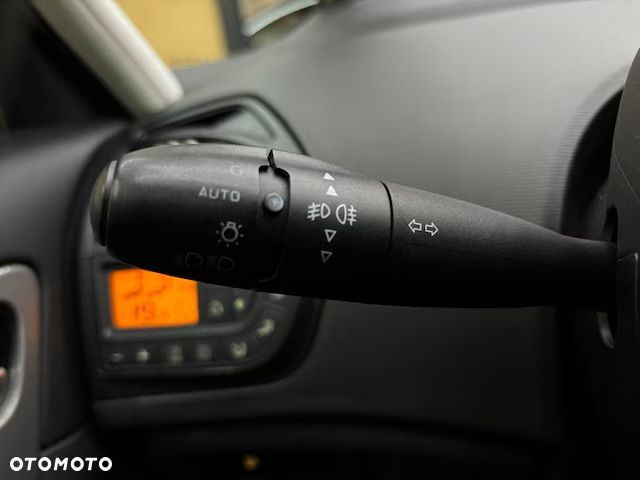 Citroën C4 Picasso 1.8 16V Confort - 15