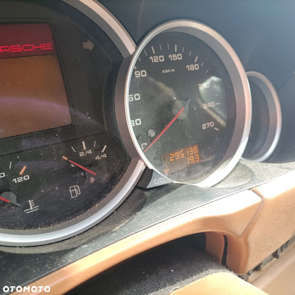 Porsche Cayenne - 19