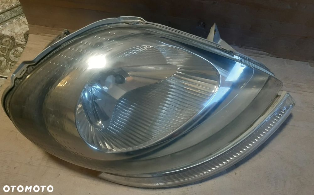 Lampa Nissan Primastar  prawy przód 07R - 1