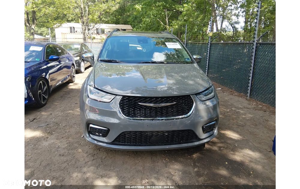 Chrysler Pacifica - 5