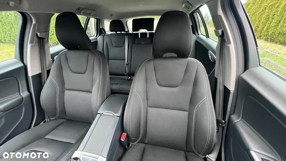 Volvo V60 D2 Momentum - 12