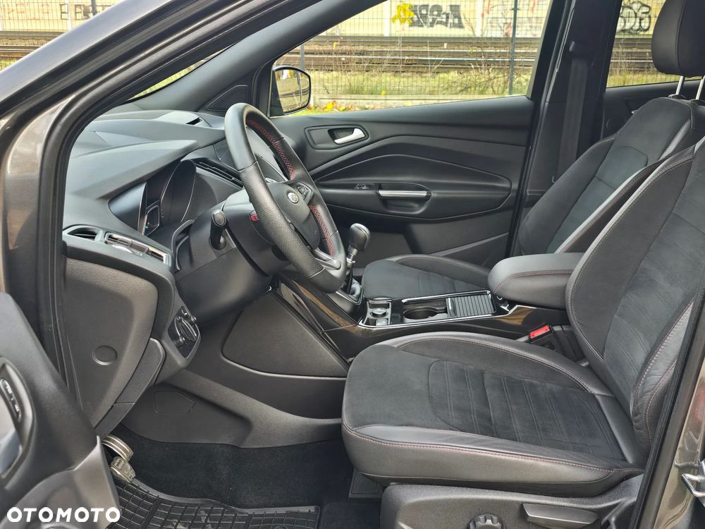 Ford Kuga 1.5 EcoBoost 2x4 ST-Line - 17