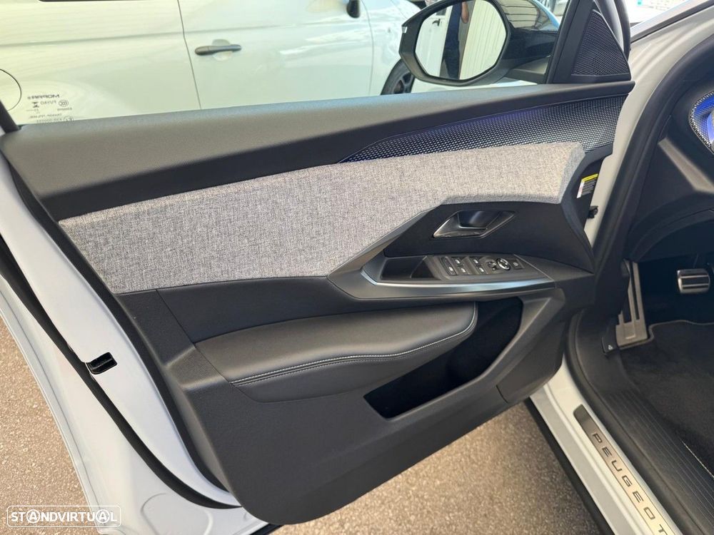 Peugeot E-3008 73 kWh GT - 27