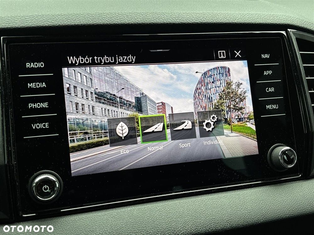 Skoda Karoq 1.5 TSI ACT Sportline DSG - 32