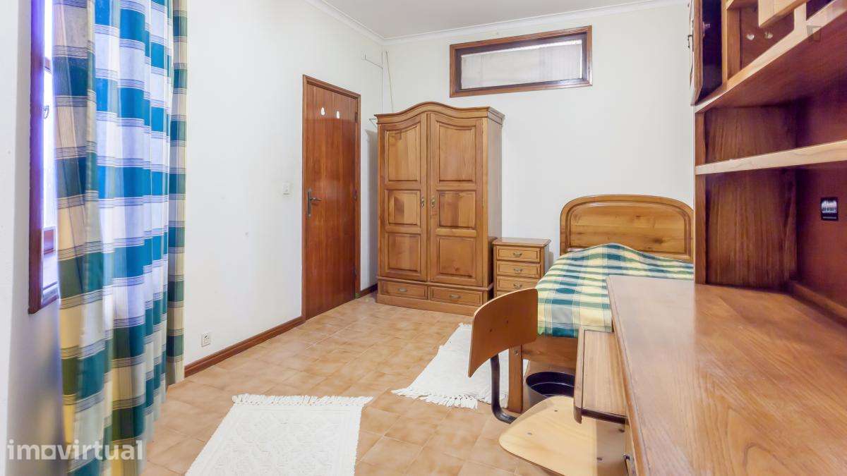 Quarto - localizado em Pedrouços Porto - Grande imagem: 4/31
