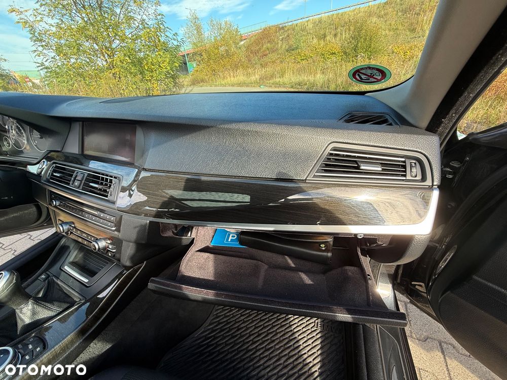 BMW Seria 5 520d - 29