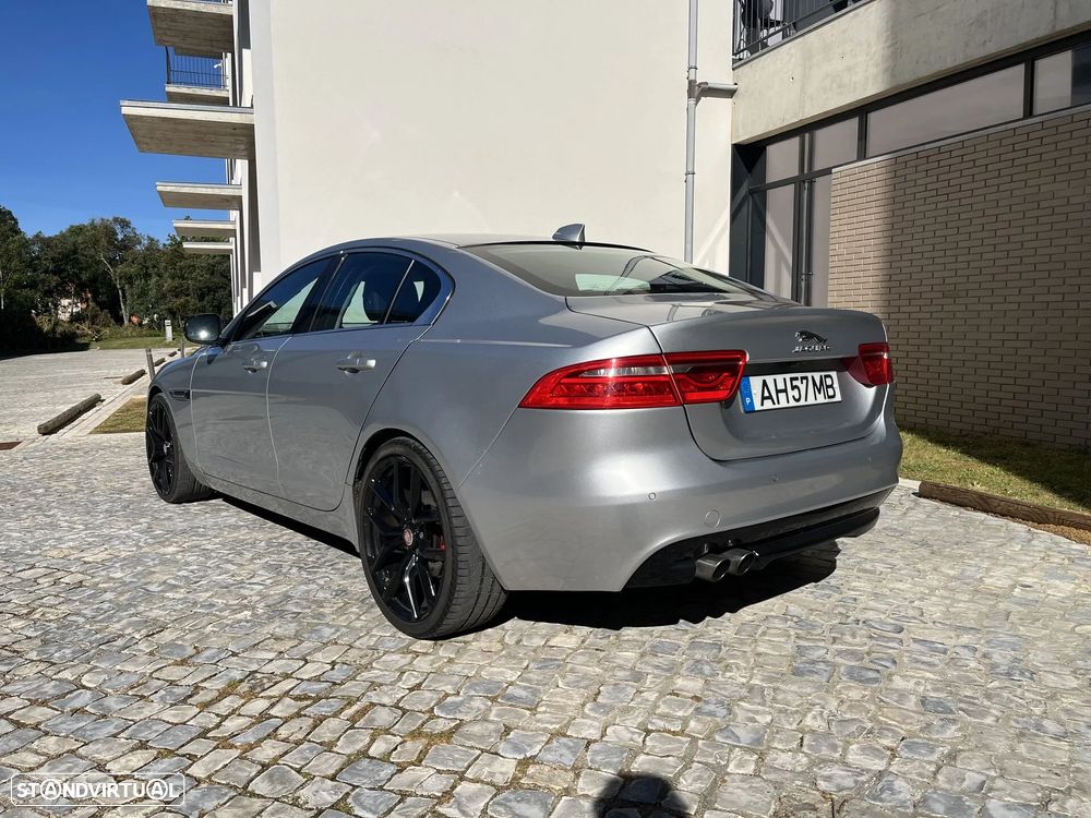 Jaguar XE 20d Portfolio - 3