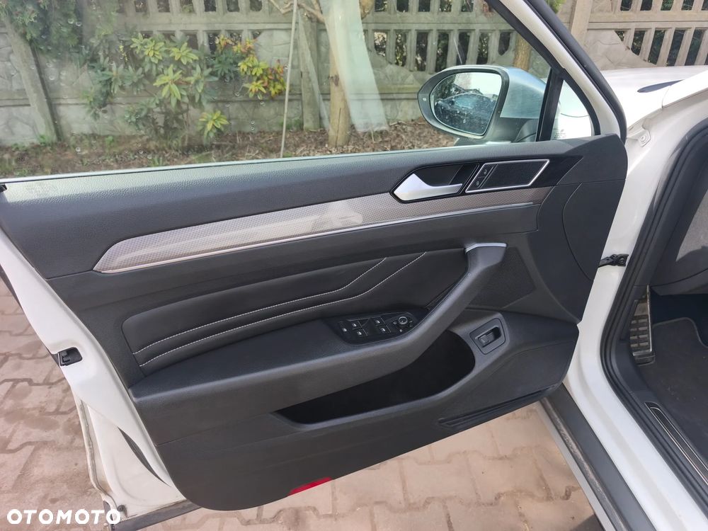 Volkswagen Passat Alltrack 2.0 TDI SCR DSG 4Motion - 14