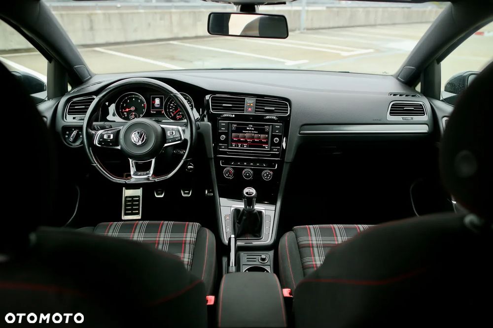 Volkswagen Golf - 18