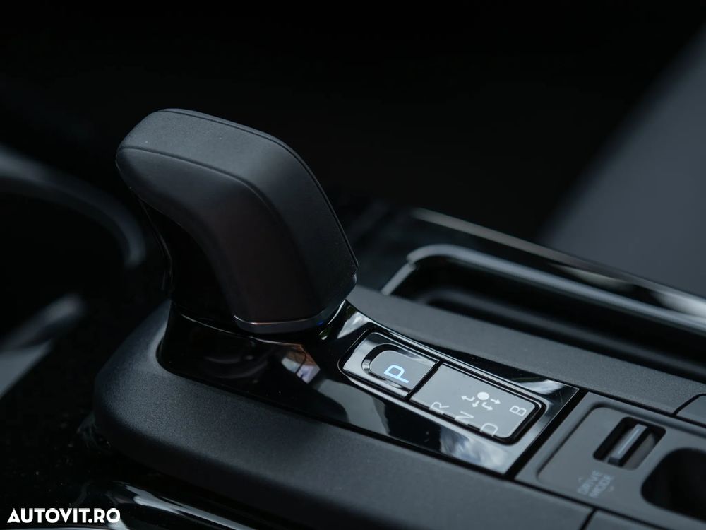 Toyota Prius ver-2-0-fwd-phev-dynamic - 10