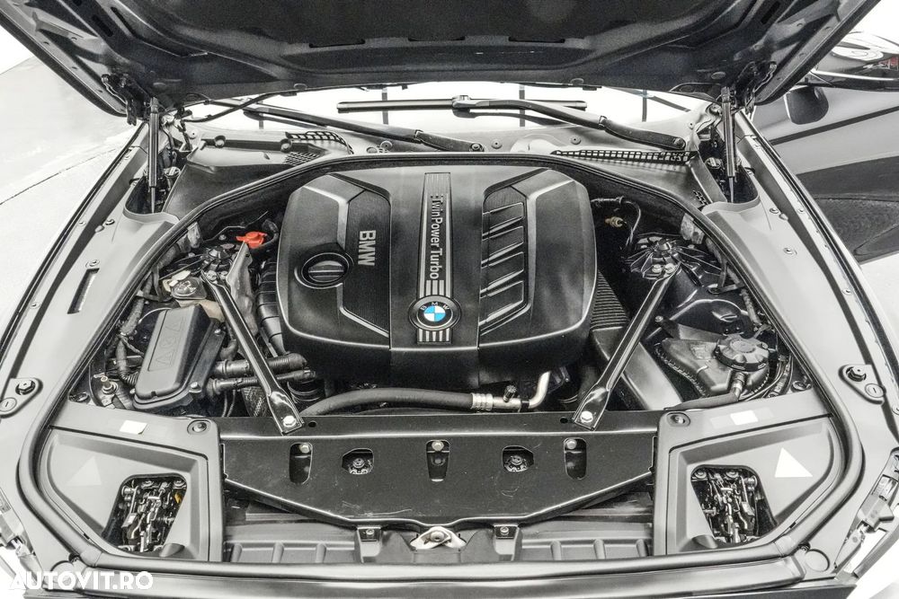 BMW Seria 5 520d xDrive - 28