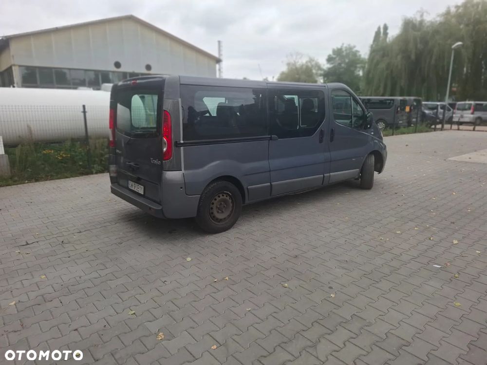 Renault Trafic Grand Passenger Black Edition - 8