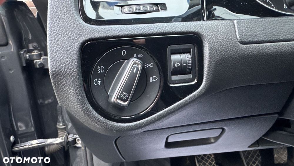 Volkswagen Golf - 36