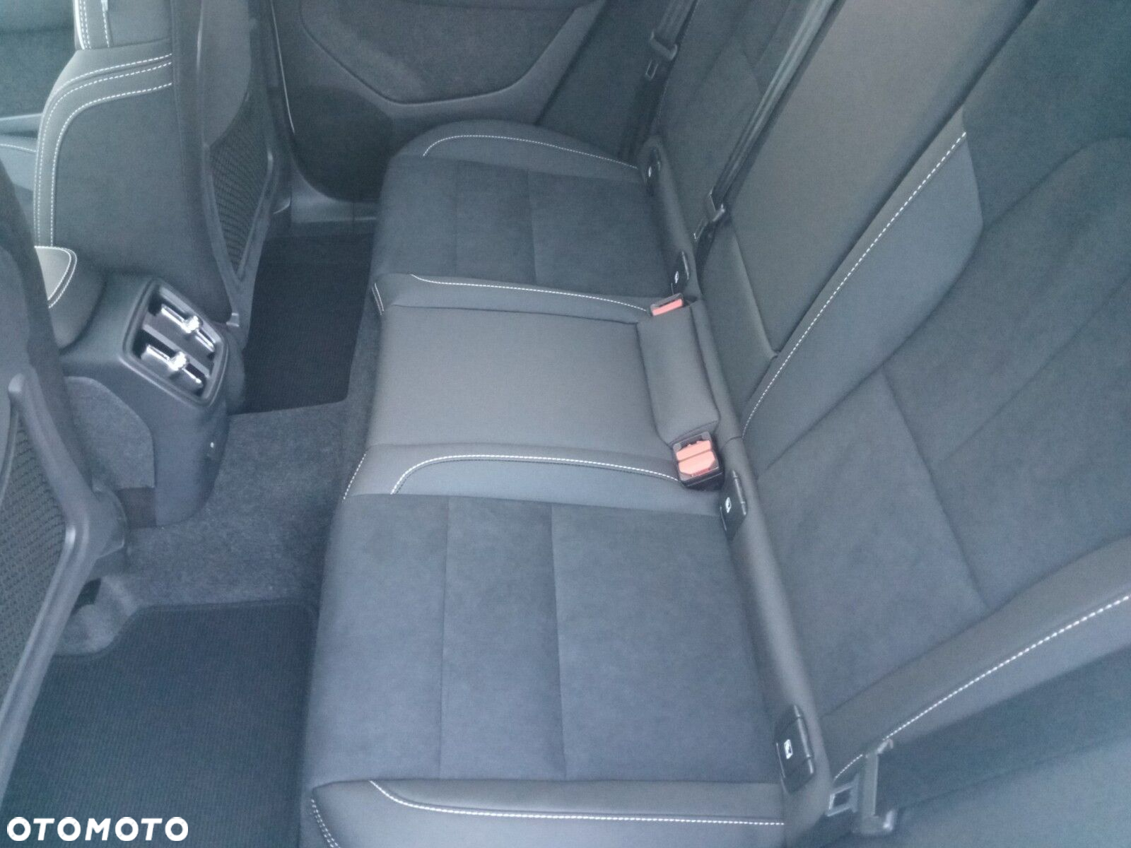 Volvo C40 - 9
