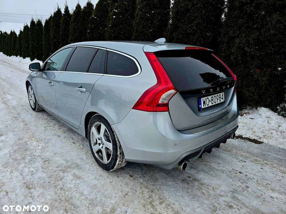 Volvo V60 D4 Geartronic RDesign - 3