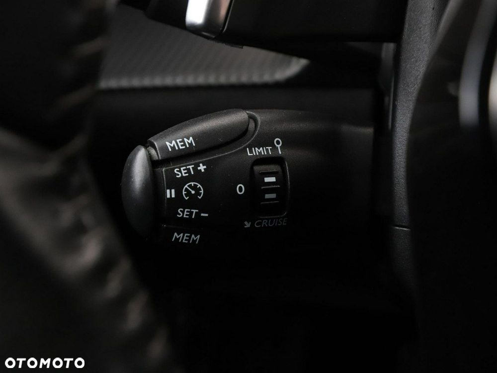 Peugeot 2008 1.5 BlueHDi Allure S&S EAT8 - 38