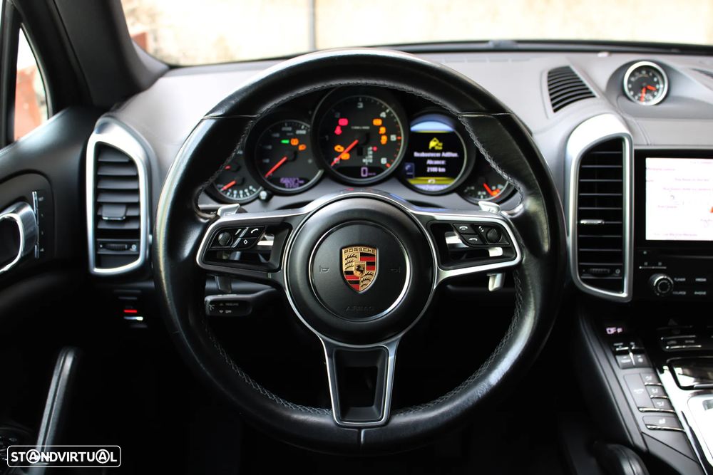 Porsche Cayenne Platinum Edition - 34