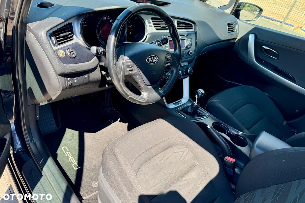 Kia Ceed - 12