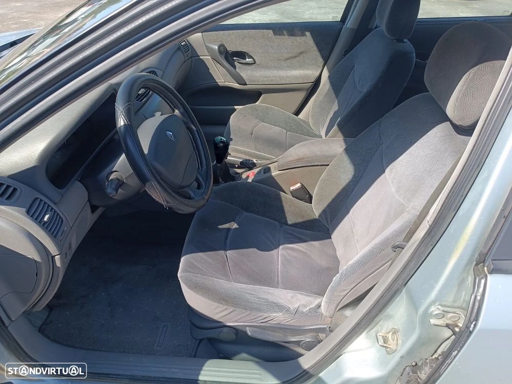 Renault Laguna Break 1.6 Dynamique - 8