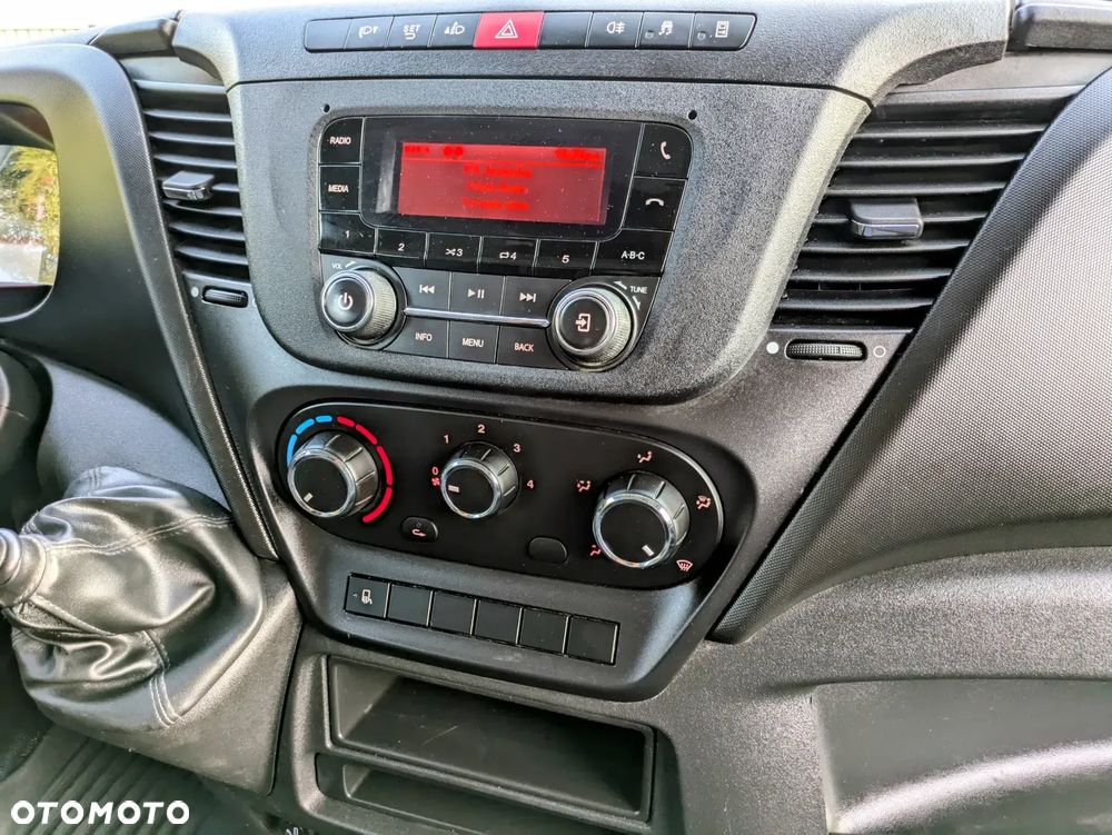 Iveco Iveco Daily 35-140 2018 Rok Doka 7 Osób Kiper - 32