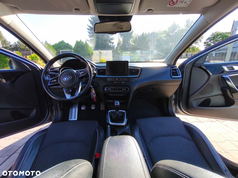 Kia Ceed 1.6 CRDi mHEV L Business Line - 9