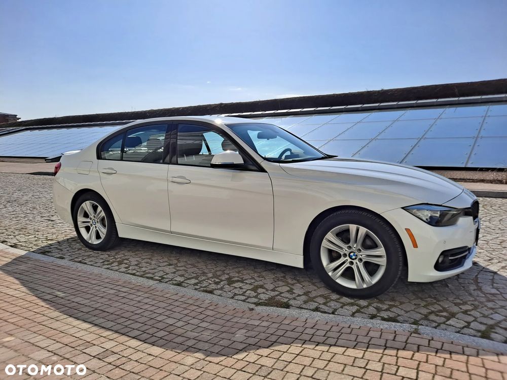 BMW Seria 3 328i xDrive Sport Line - 13