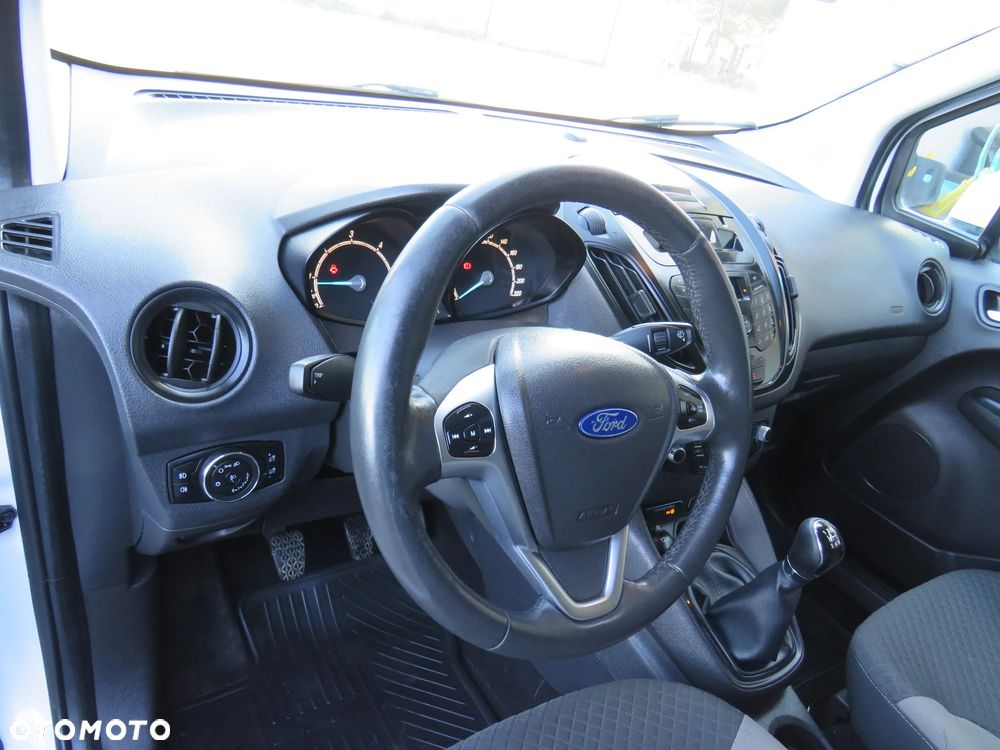 Ford Tourneo Courier - 21
