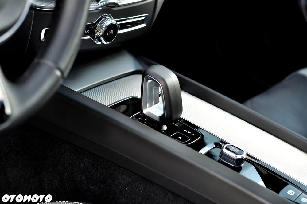 Volvo XC 60 B4 D AWD Geartronic RDesign - 32